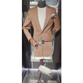 Costum maro